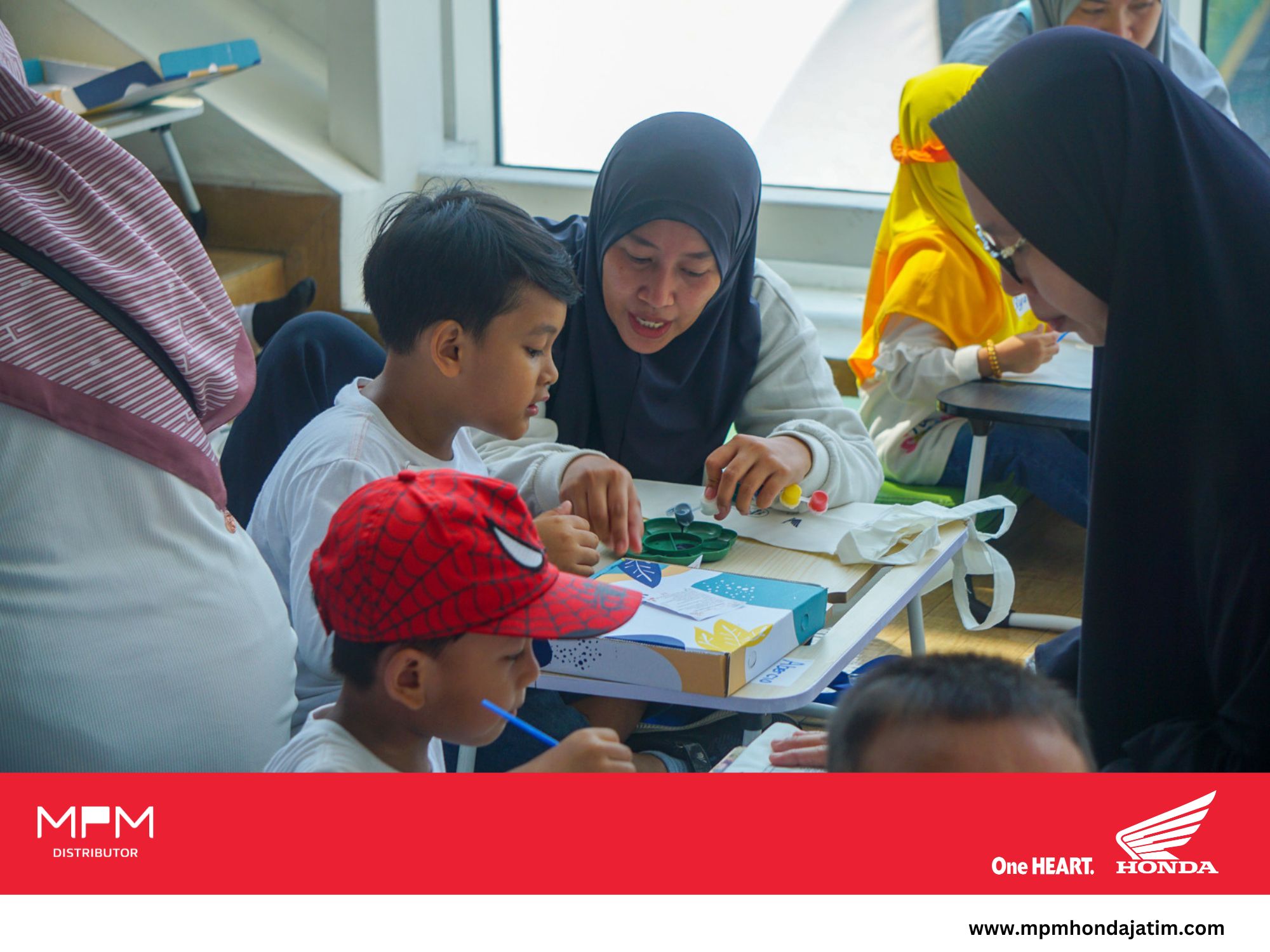 Pentingnya Edukasi Safety Riding Sejak Dini, MPM Honda Jatim Edukasi #Cari_aman Ibu dan Anak.